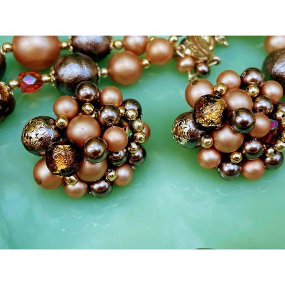 Vintage 1950s 2 Strand Beaded Necklace cluster clip earrings Set - Picture 11 of 16